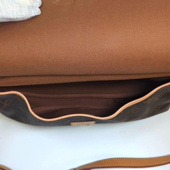 LOUIS VUITTON Monogram Saumur 30 Canvas Crossbody Bag Brown - Picture 12 of 17